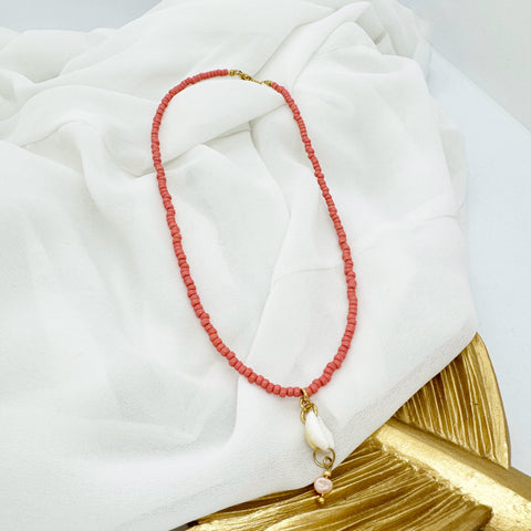 Mermaid Collection - Ketting ‘Coral’ met Kauri schelp en zoetwaterparel bedel