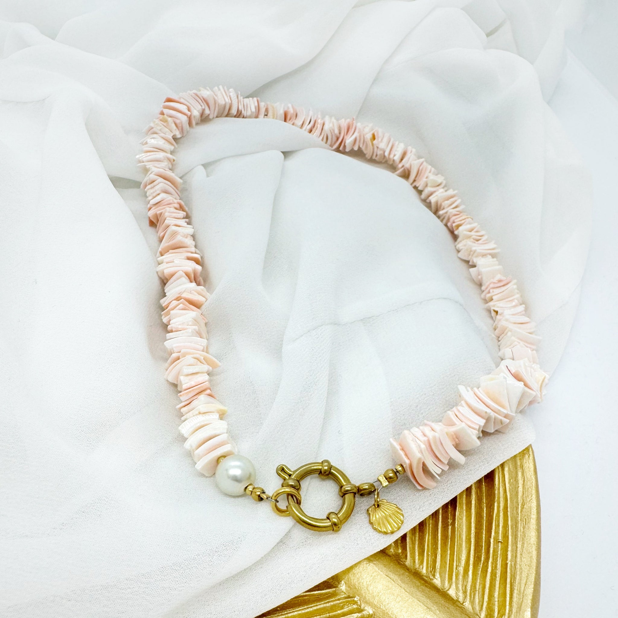 Mermaid Collection - Ketting ‘Jolie’ met Light Peachy Schelp stukken